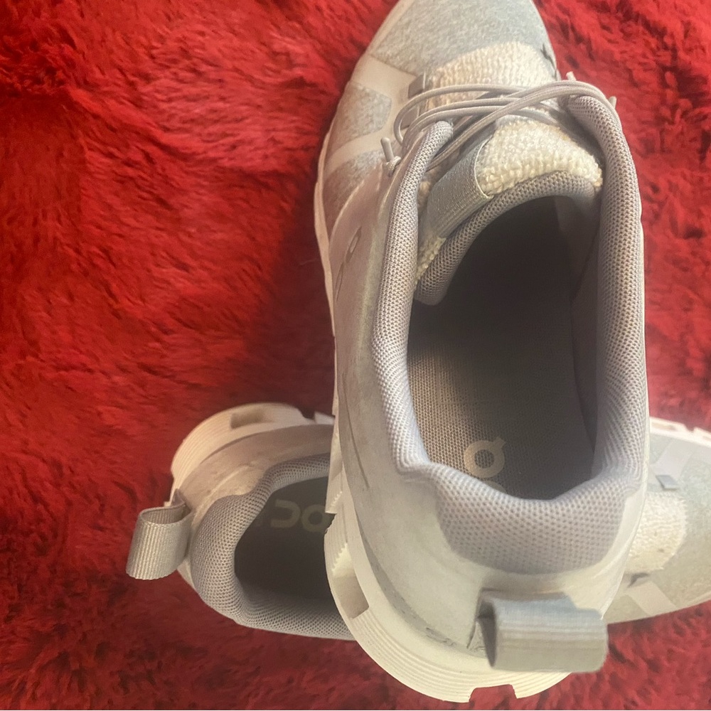On Clouds Women's Gray and White Athletic Shoes - Picture 7 of 10